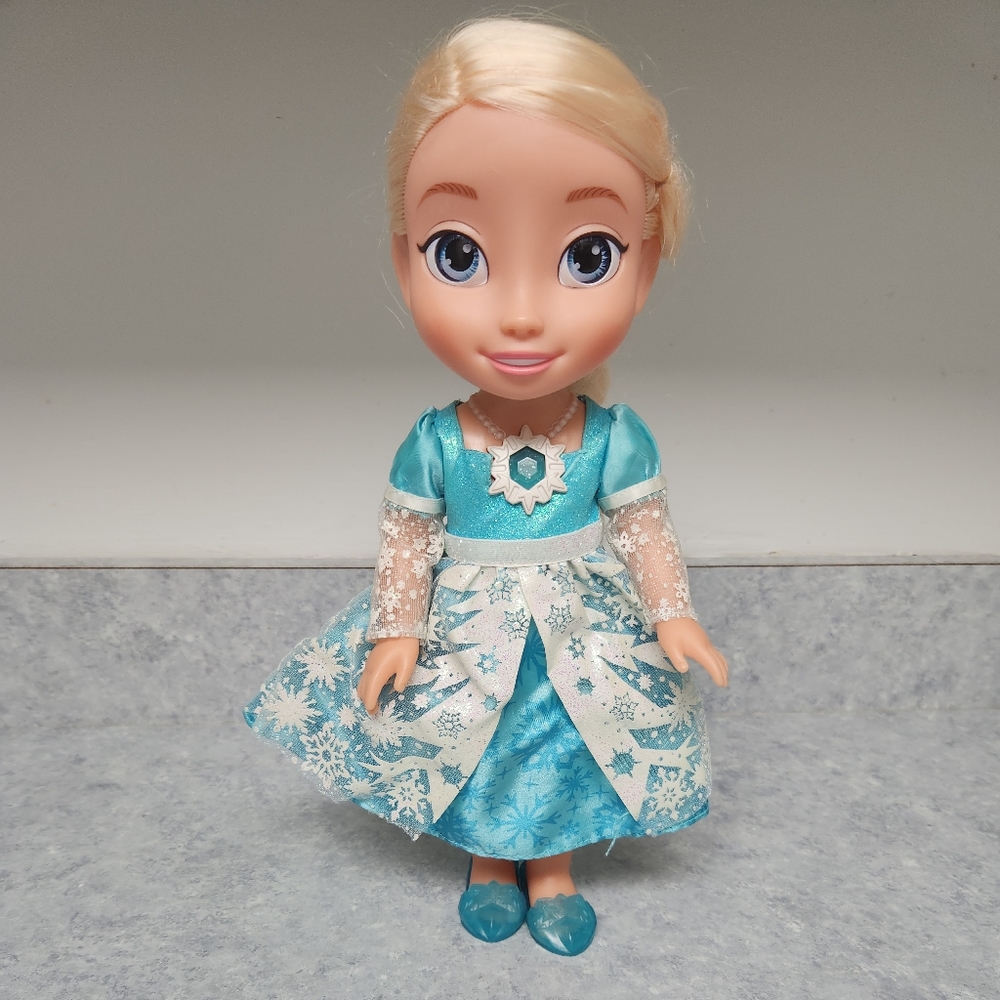 Singing Elsa!!! English or Spanish options!